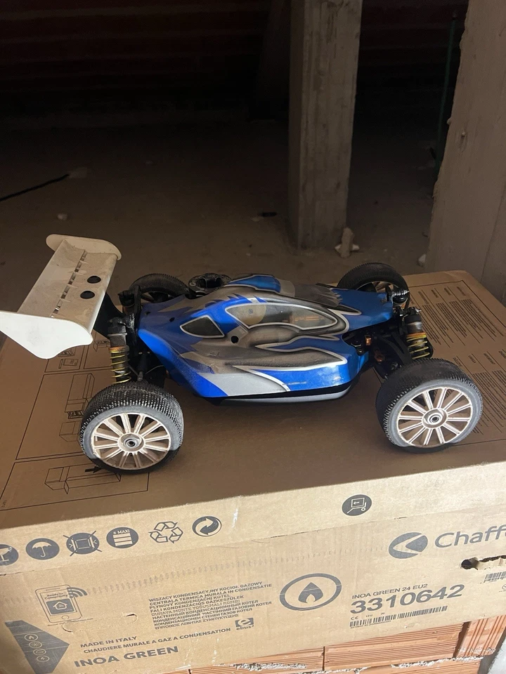 EB 4 S2 RC Thunder Tiger scala 1/8 competition motore a scoppio - Immagine 2 di 4