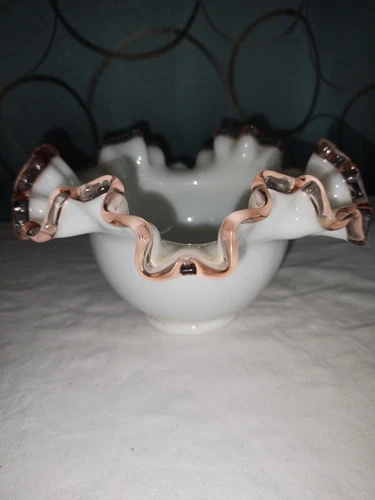 VINTAGE PINK GLASS FENTON BOWL BEAUTIFUL CREST EDGE DESIGN NR