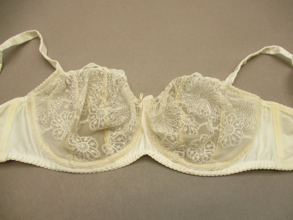 38F Fayreform 女式白色蕾丝无衬里钢圈背部闭合半文胸 4E — 第 2/4 张图片