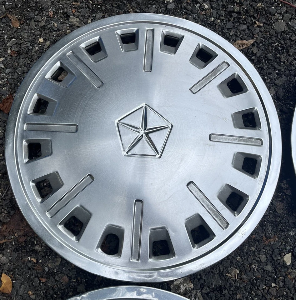 Juego de 4 tapacubos de 13" Mopar 1985-89 Dodge Aries/Omni & Plymouth Horizon OEM Foto 2 de 4