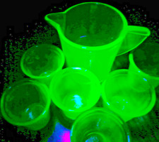 Akro Agate-Stippled Band Transparent Green Water Set-7 Piece-Glows Under B. Lite