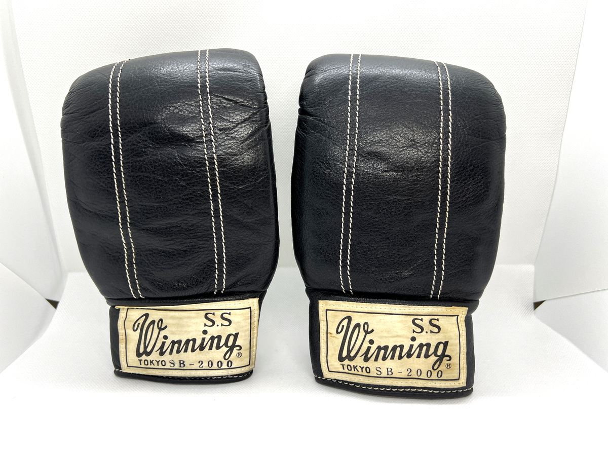 Winning Boxing Vintage Initial Logo Punching Gloves Black