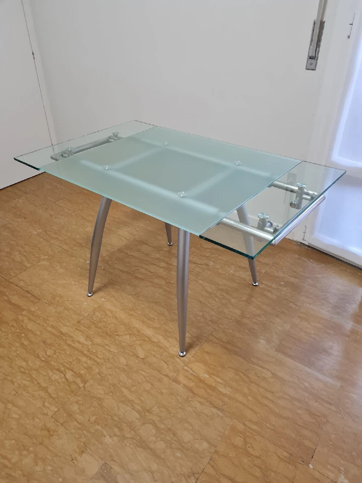 Tavolo allungabile moderno in vetro temperato e acciaio 4/6 posti - Immagine 2 di 4