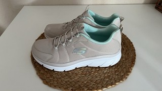 Skechers Cushion Walker Serene Stroll Beige. Damen Sneaker. Gr.39