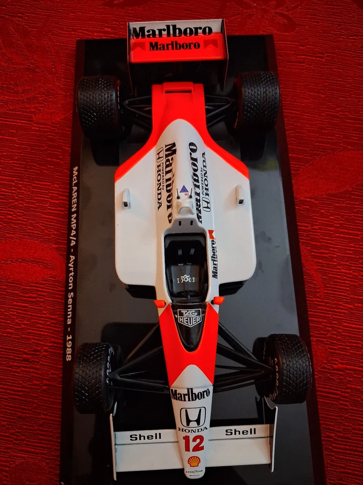McLAREN MP4/4 AYRTON SENNA 1988 CAMPIONE DEL MONDO "SCRITTE MARLBORO" SCALA 1/24 - Immagine 2 di 4