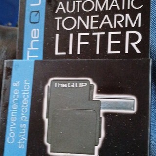The Q UP Automatic Tonearm Lifter Black Universal Turntable Accessory