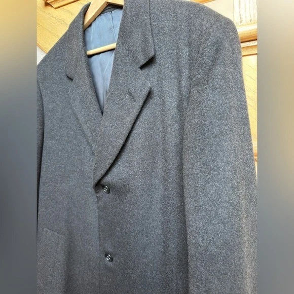 Sobretudo longo Neiman Marcus Loro Piana masculino cinza escuro 40R 100% cashmere italiano - Imagem 3 de 4