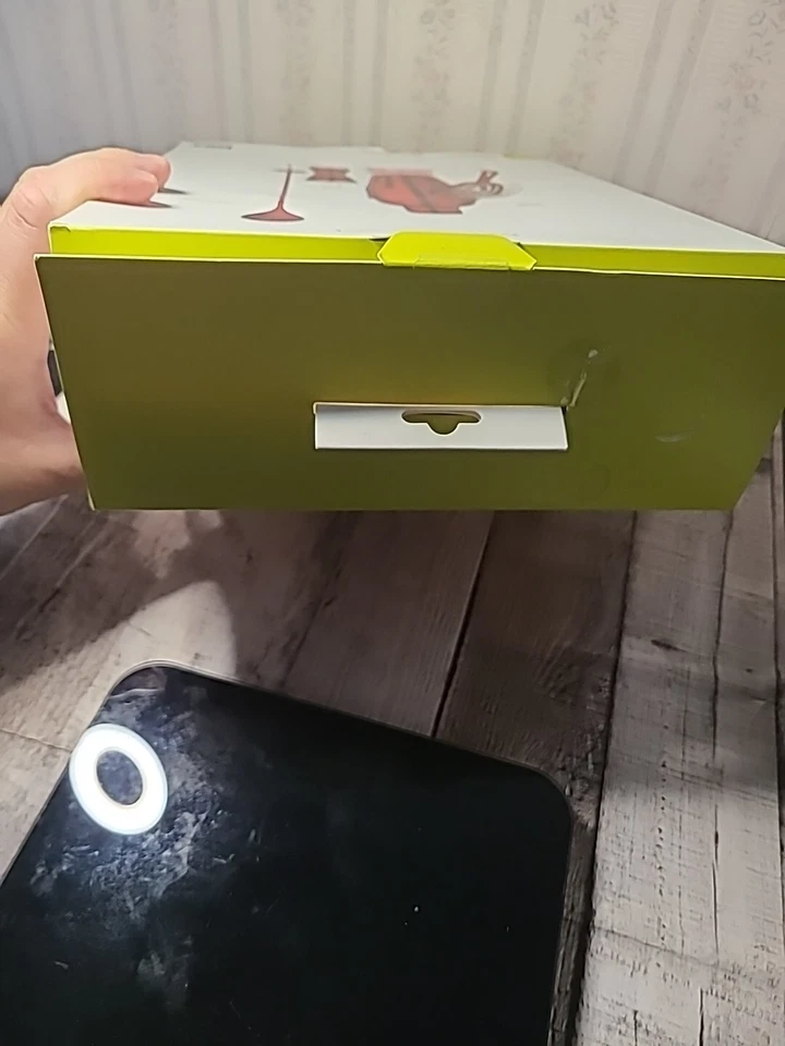 Juego de vajilla roja de True. Acero Inoxidable Completo (Juego de 4) Foto 3 de 4