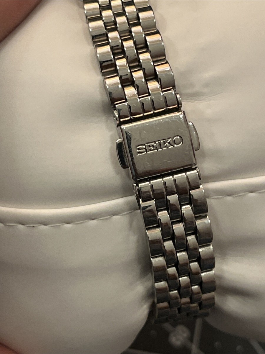 Vintage 2002 Seiko 1N01-0RF0 Black Faced Crystal Bezel Ladies