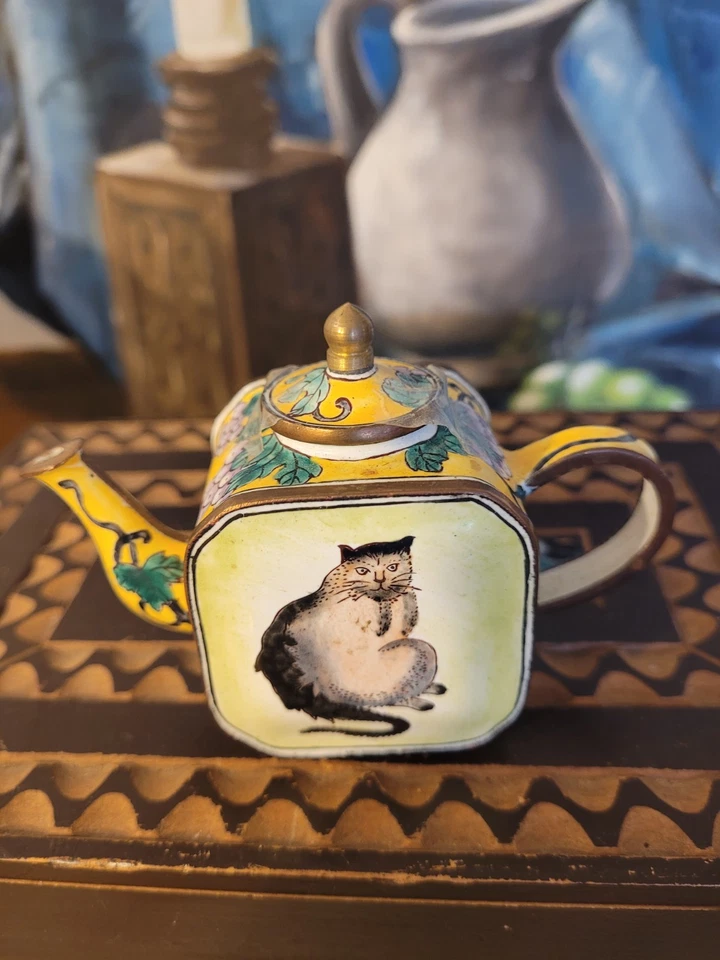 Bule miniatura vintage esmaltado para gatos - Imagem 4 de 4