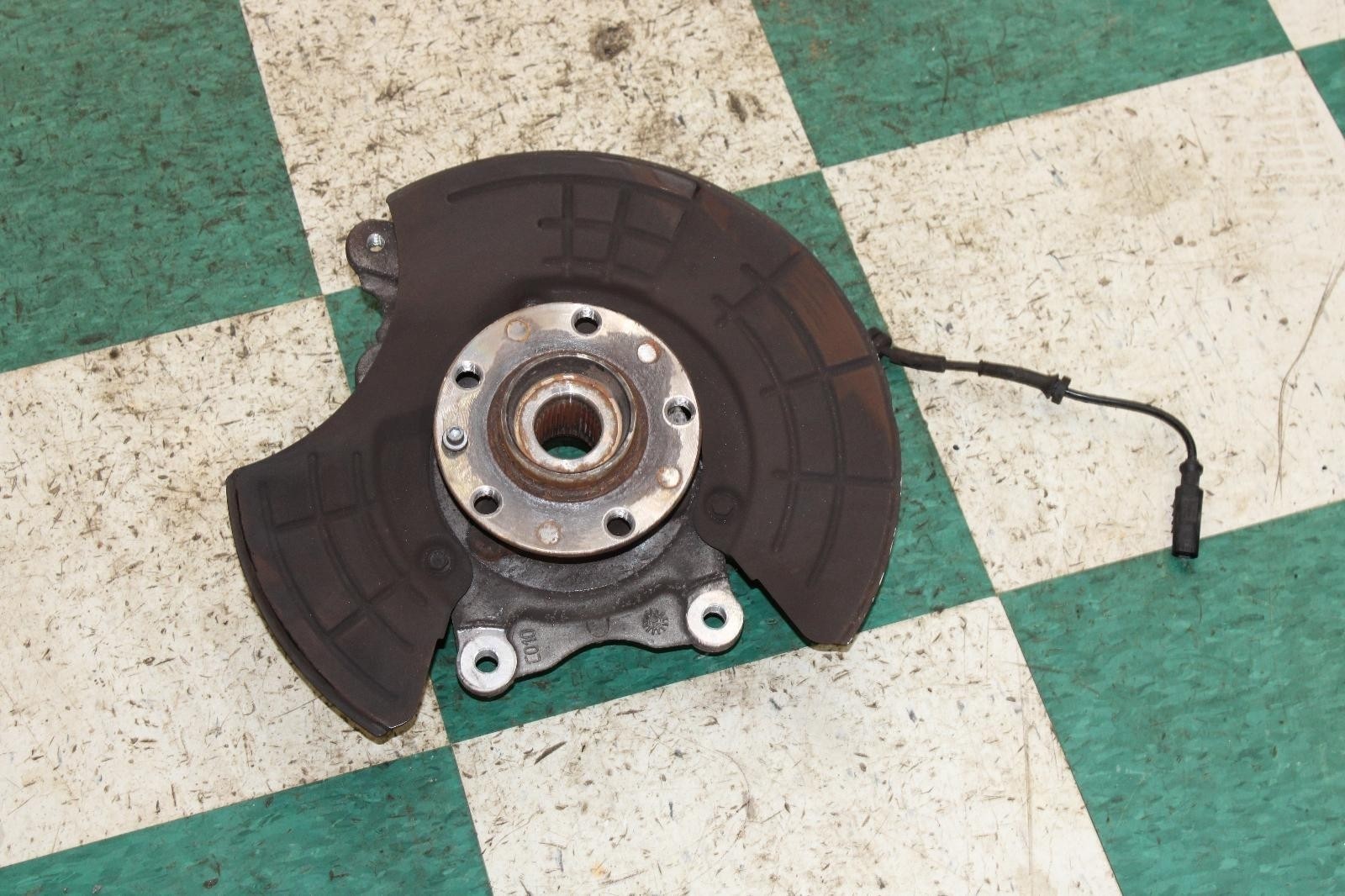 Maserati Quattroporte S Q4 2014-2022 Rear Right Steering wheel hub