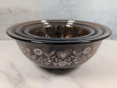 Vintage 1980's Pyrex Amber Festive Harvest Brown Glass Mixing Bowls 322 323 325