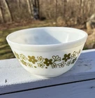 Vintage Pyrex Spring Blossom Crazy Daisy 402 Nesting Mixing Bowl 1 1/2 qt NICE