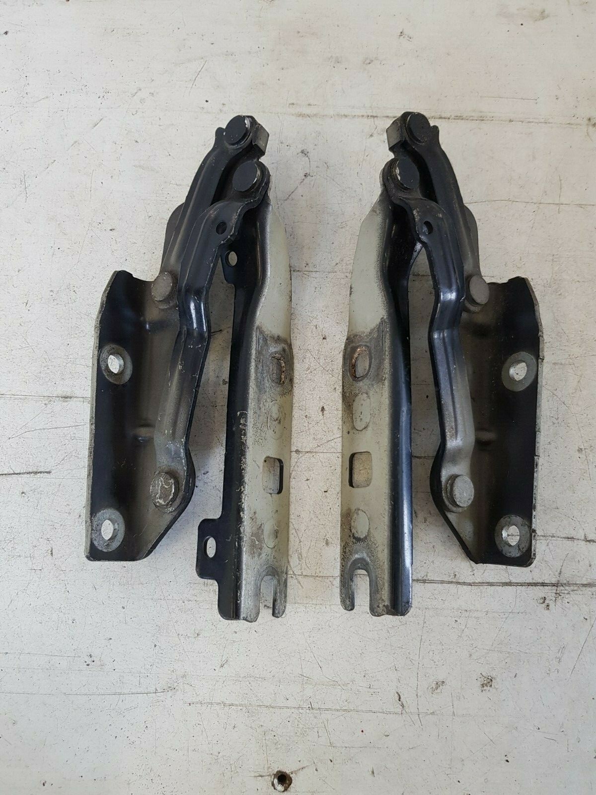 VW GOLF MK6, O/S RIGHT + N/S LEFT SIDE BONNET HINGES SET 5K0823301C 5K0823302C