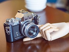 Zeiss Ikon Icarex 35 by Voigtlander w/ metered pentaprism  rare Zeiss filter