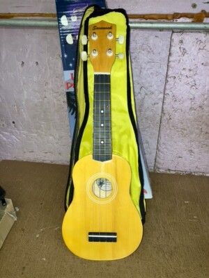 Savannah SU-105-YL Soprano Size Acoustic Ukulele Uke With Gig Bag Yellow
