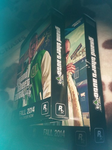 *GRAND THEFT AUTO V VIDEO GAME PROMOTIONAL long doublesided poster + 2 boxes - Picture 5 of 9