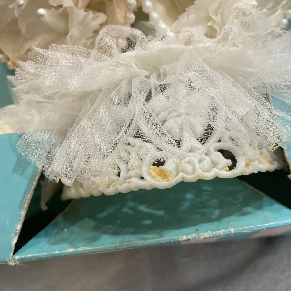 ANILLOS FLORES SOMBRERERÍA CAMPANAS PALOMAS ADORNO PASTELERÍA COSTA VINTAGE Foto 2 de 4