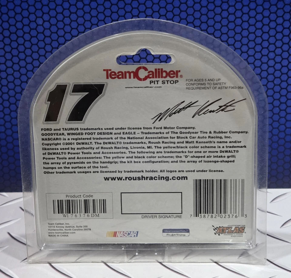 1/64 Team Caliber Pit Stop 2002 Matt Kenseth #17 DeWALT Million Dollar Challenge - Image 4 of 4