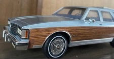 BOS Oldsmobile Custom Cruiser 1985, Blue Metallic, 1:18 Scale, Resin, Very Rare