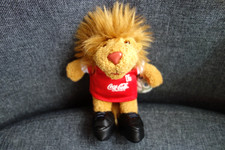 GOLEO WM MASKOTTCHEN 2006 * UNBENUTZT * IM COCA-COLA 06 WERBESHIRT * VINTAGE *