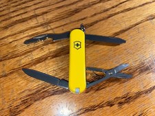 New In Box Victorinox Swiss Army 58mm Knife Rambler Yellow 0.6363.8 54031 Y New In Box Victorinox Swiss Army 58mm Knife Rambler Yellow 0.6363.8 54031 Y