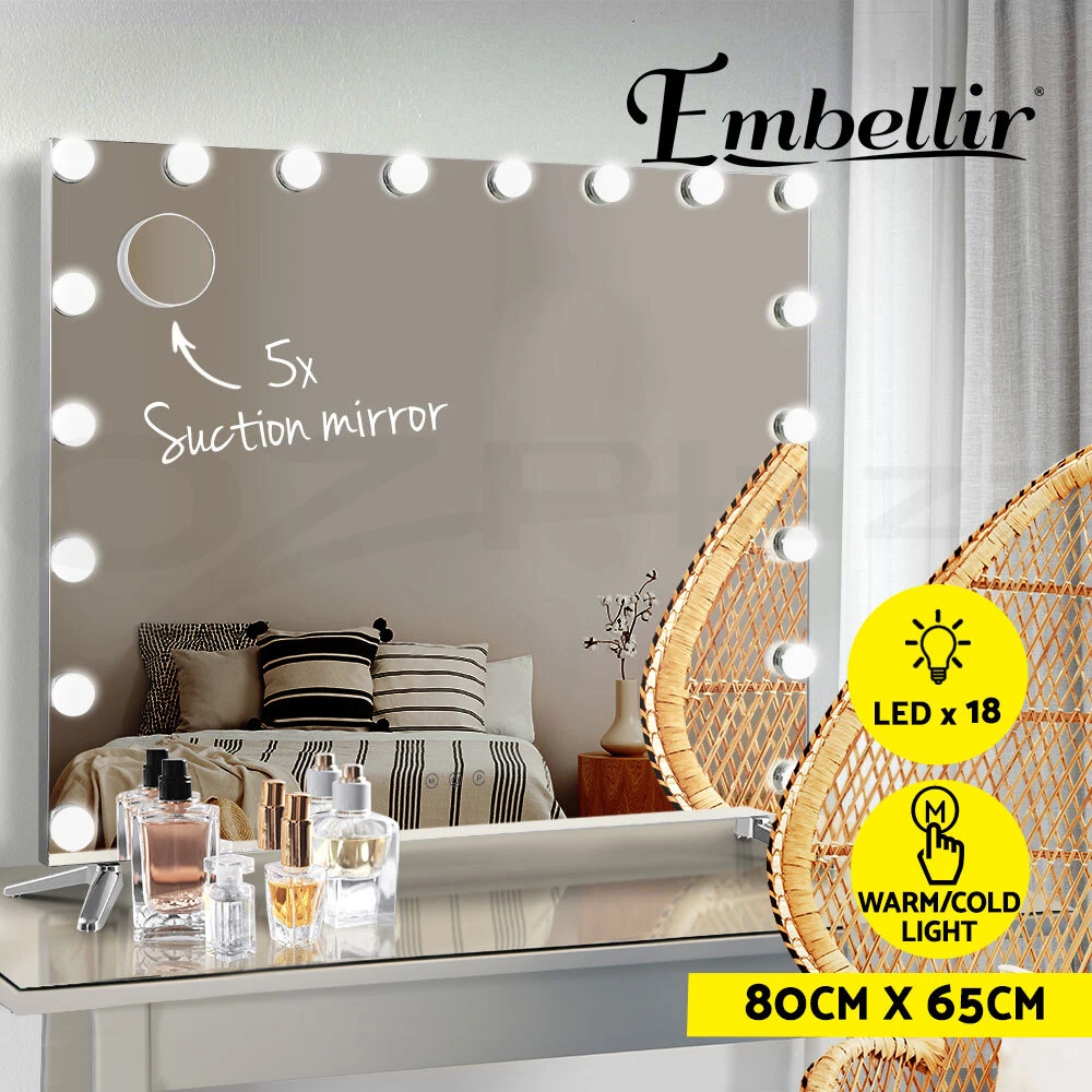 Makeup light and mirror outlet