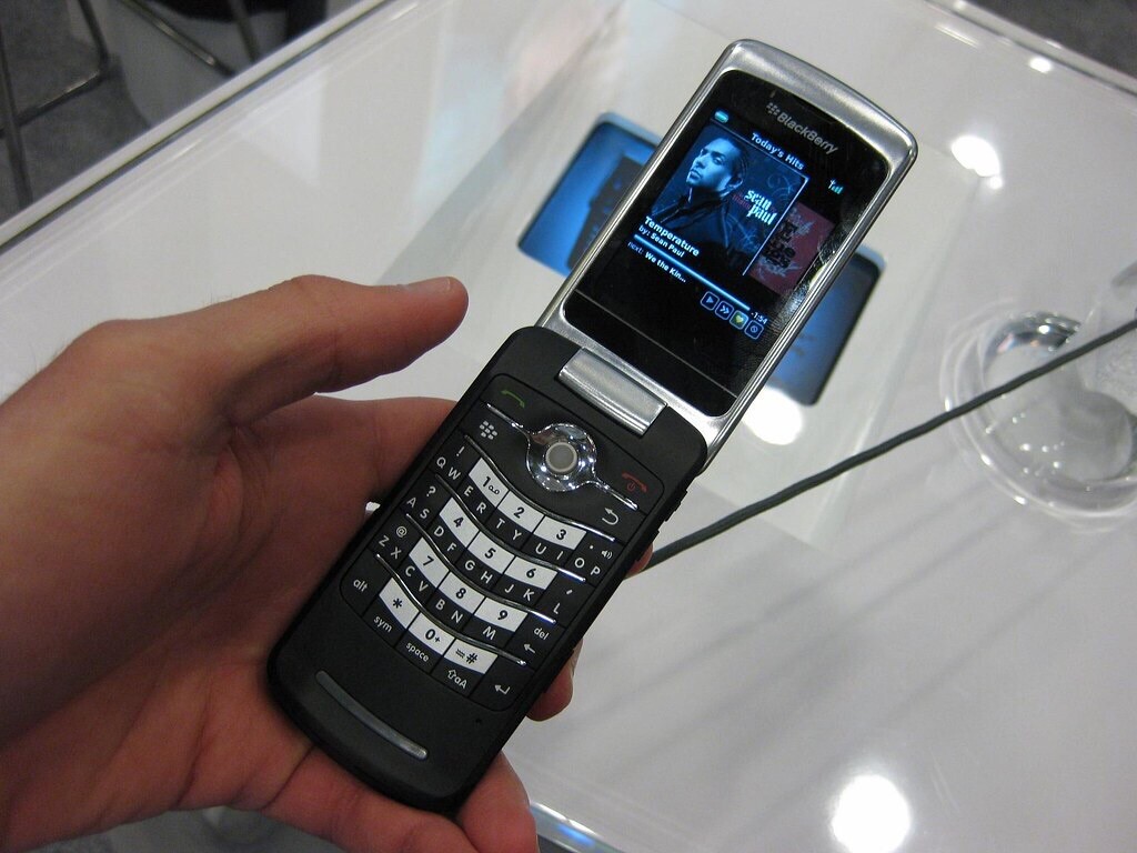 BlackBerry 8220 Pearl Flip Black Full Set Mobile Phone Unlocked