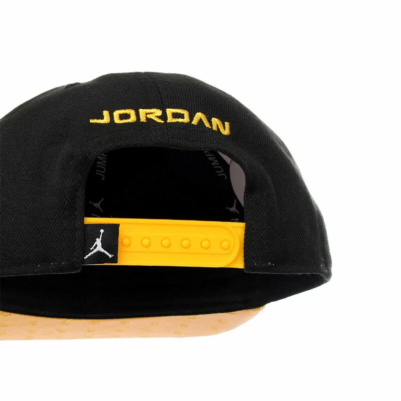 RARO SOMBRERO GORRA NIKE AIR JORDAN RETRO 13 EDICIÓN LIMITADA NEGRO DORADO NIÑOS 8/20 Foto 2 de 4
