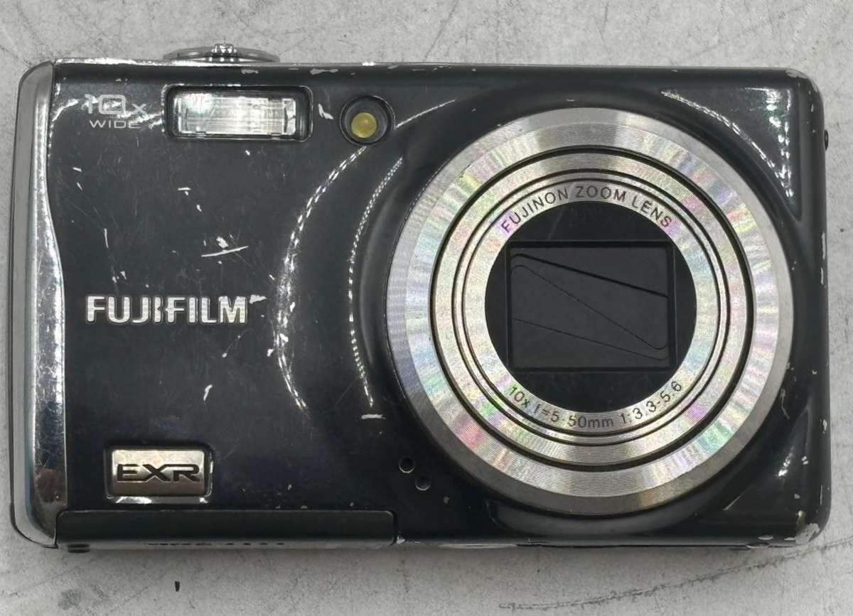 【動作確認済】FUJIFILM FinePix F70EXR ブラック 訳あり FujiFilm FinePix F70EXR Black Digital Camera - No Battery - As Is