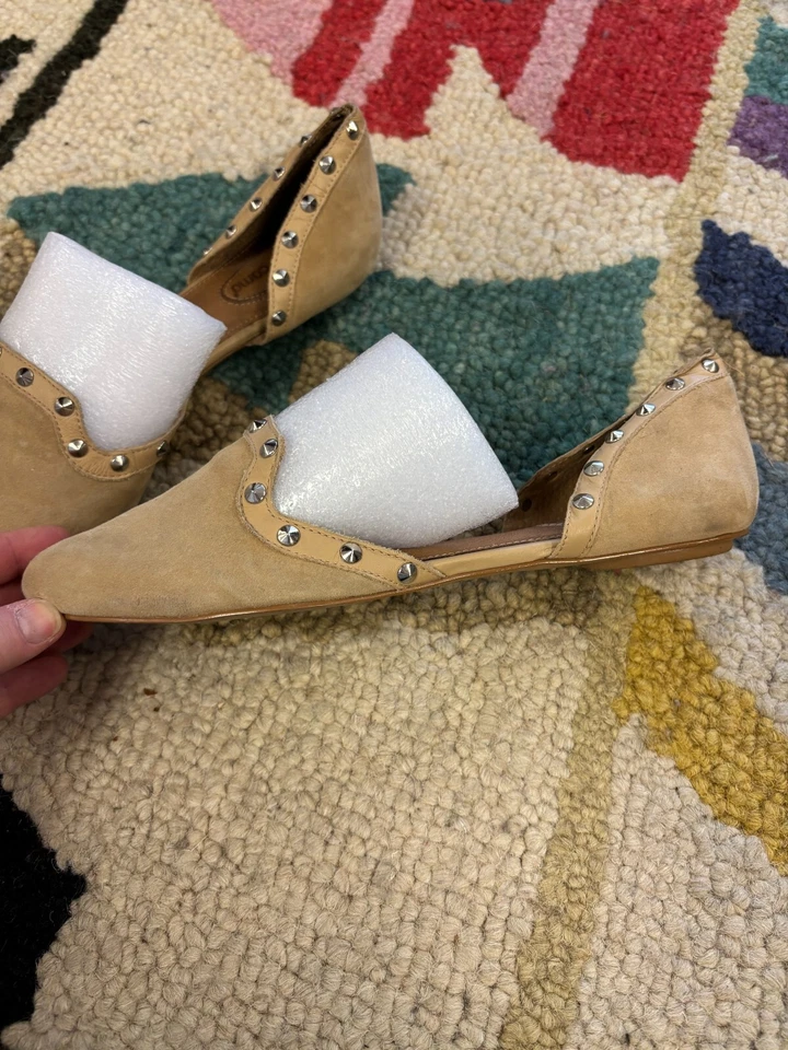 CORSO COMO Beige Regal Cuero Nude y Gamuza Tachonado Sin Cordones Planos Talla 8.5 Foto 3 de 4