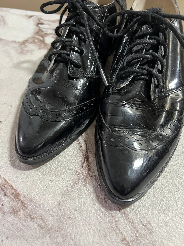 Mocasines Louise Et Cie Lo-Adeline para mujer charol negro punta con cordones 7,5 Foto 3 de 4