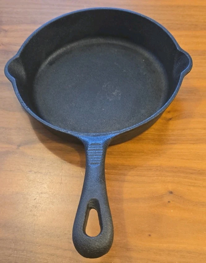 Genuine Victor Cast Iron Skillet, Black, 6.5-inch Very Nice Condition