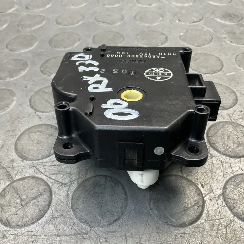 Motor actuador de puerta mezcla de climatización Lexus RX 330 2004-2006 FABRICANTE DE EQUIPOS ORIGINALES Foto 3 de 4