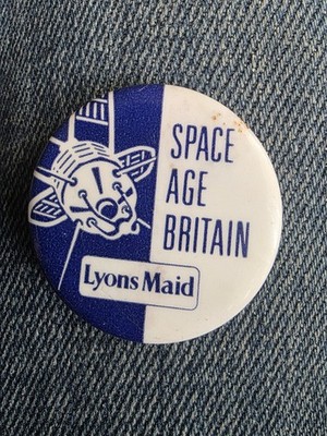 LYONS MAID, SPACE AGE BRITAIN. VINTAGE PIN ANSTECKER