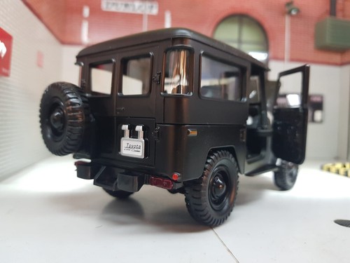 Toyota Land Cruiser FJ40 Negro Mate Escala 1:24 Diecast Modelo Detallado Motormax - Imagen 7 de 9