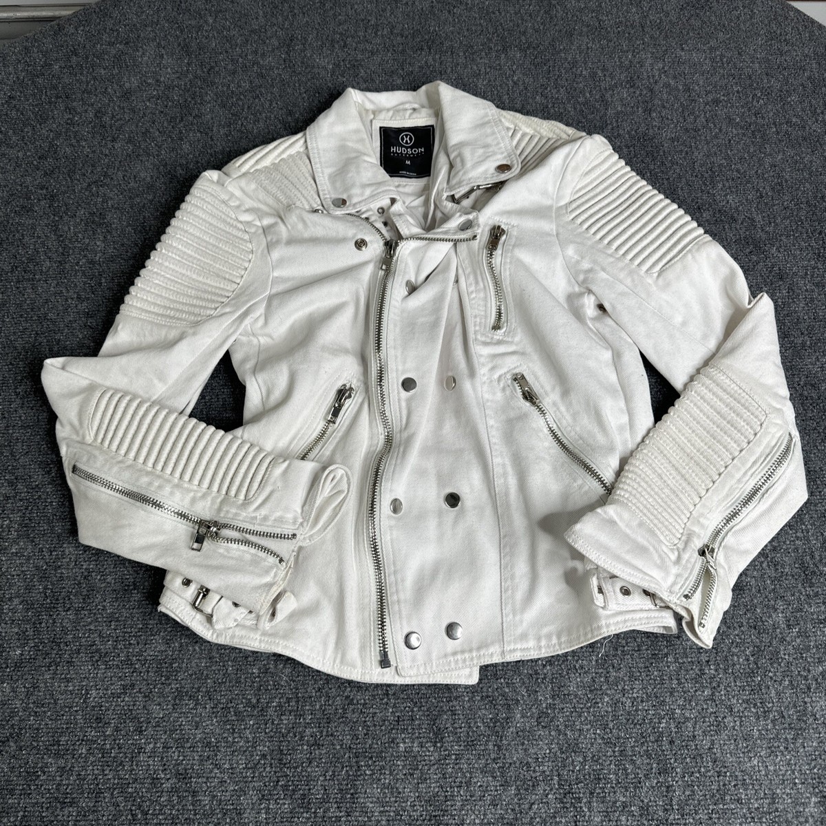 Boda De Paige Mano Emotional Mountain Wedding Moments With Sleep Token