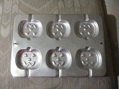 Wilton Halloween Jack-O-Lantern Pumpkin Cookie Treat Dessert Sheet Pan Mold...