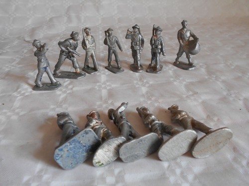 vintage toy soldiers Quiralu aludo naval patrol sailors to paint 1940s - Picture 3 of 4