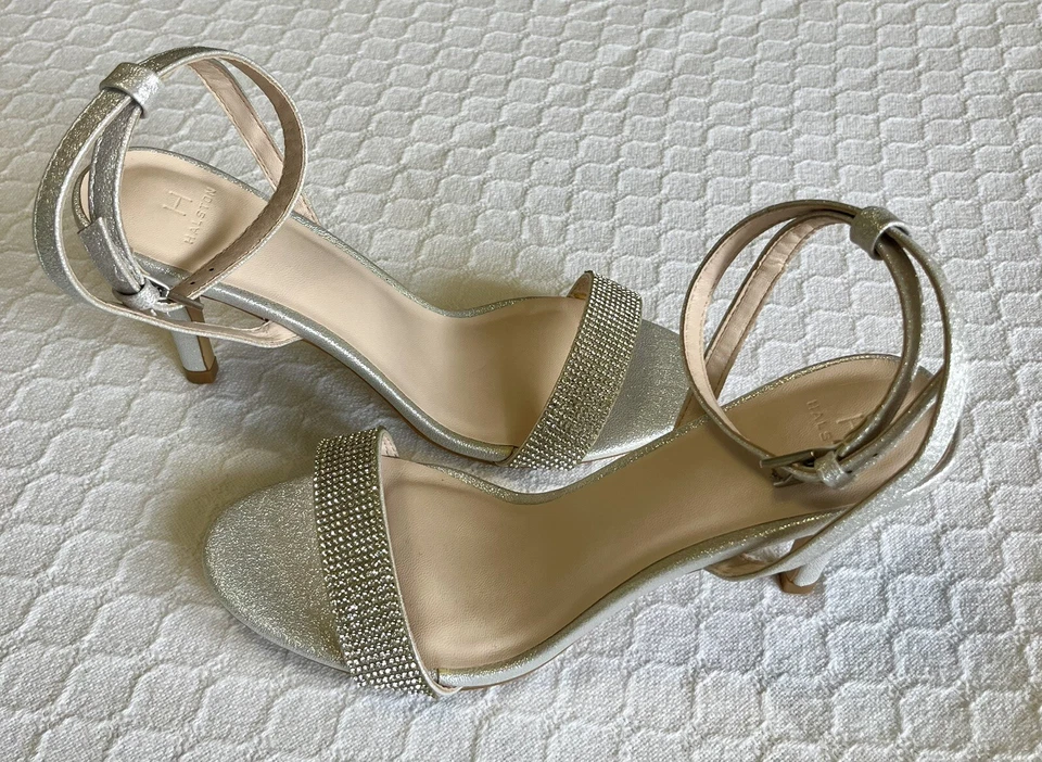 Sandalias de vestir H Halston para mujer de fiesta de tacón alto, talla US 8, plateadas Foto 2 de 4