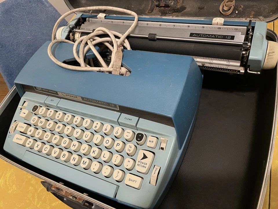 Corona Smith-Corona de colección automática 12 azul bebé en estuche años 60 probada funcionando Foto 3 de 4