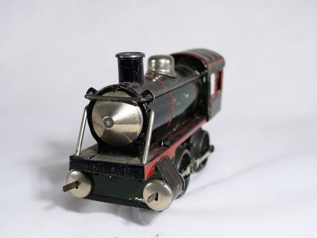 Une locomotive à vapeur - Jouets Anciens de Collection