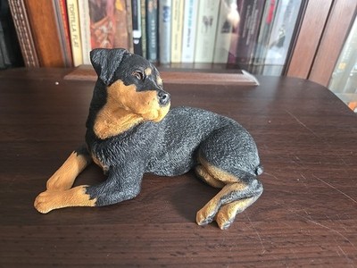  Rottweiler Figurine Life like Dog  Staue Marty Sculpture 1986 Brand New 6'' L