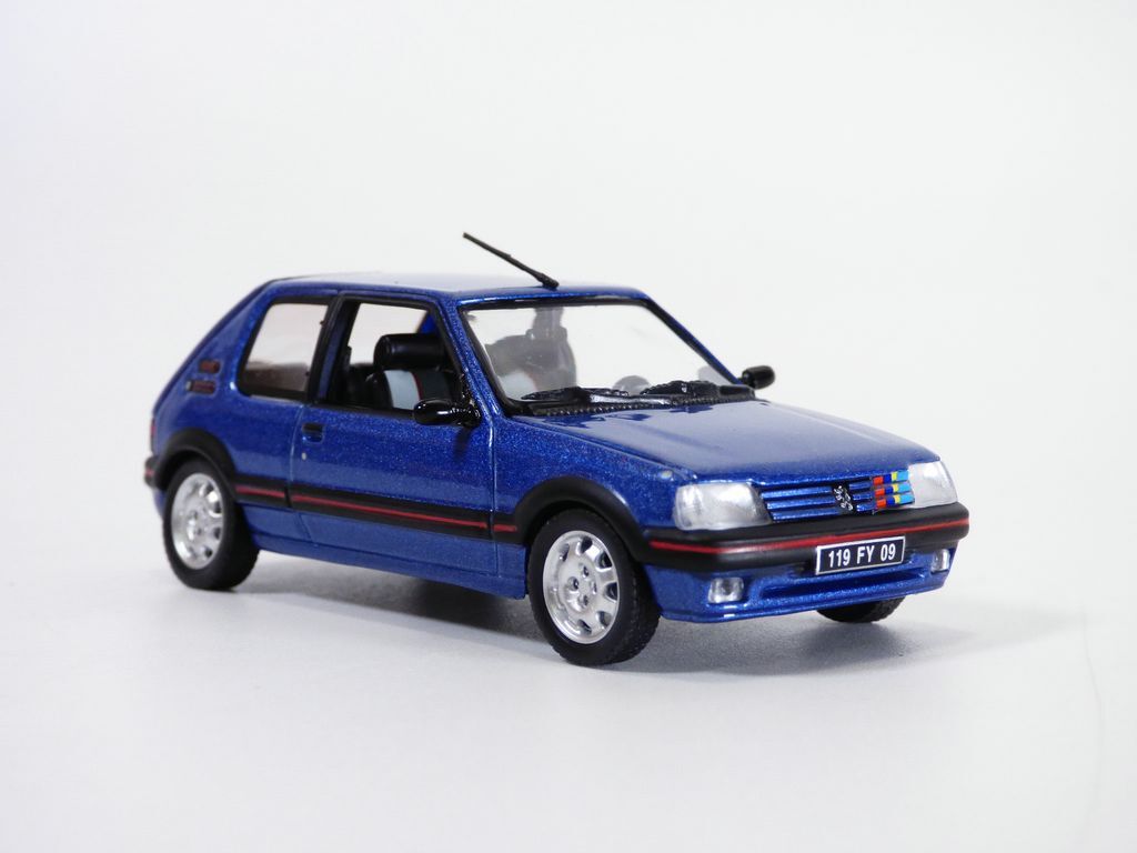 PEUGEOT 205 GTi 1.9l bleu Miami & déco PTS 1/43