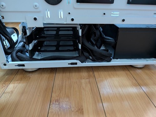 Corsair Carbide Series 275R Mid-Tower ATX Case(White) +650W Power supply +6 fans - Picture 7 of 15