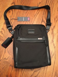 tumi alpha medium travel tote