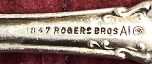 4 PIEZAS DE 1847 CUCHILLO/ESPARCIDOR DE MANTEQUILLA ROGERS BROS DOS PATRONES, UNO ENCHAPADO - Imagen 10 de 10