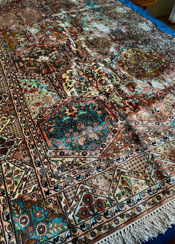 Luxury Kashmiri Hand-Knit Silk Carpet - Anchar Hamadan Design 50"x75", Brand New - Image 4 of 4