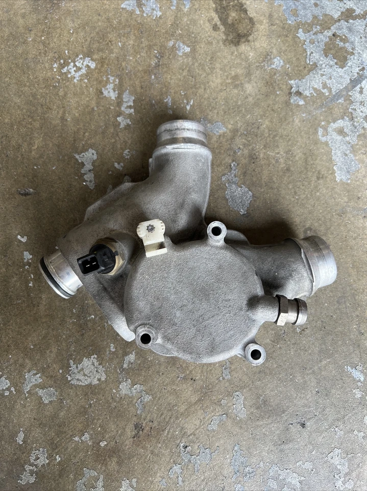 CARCASA TERMOSTATO BMW M3 E92 OEM 1153 783848201 Foto 2 de 4