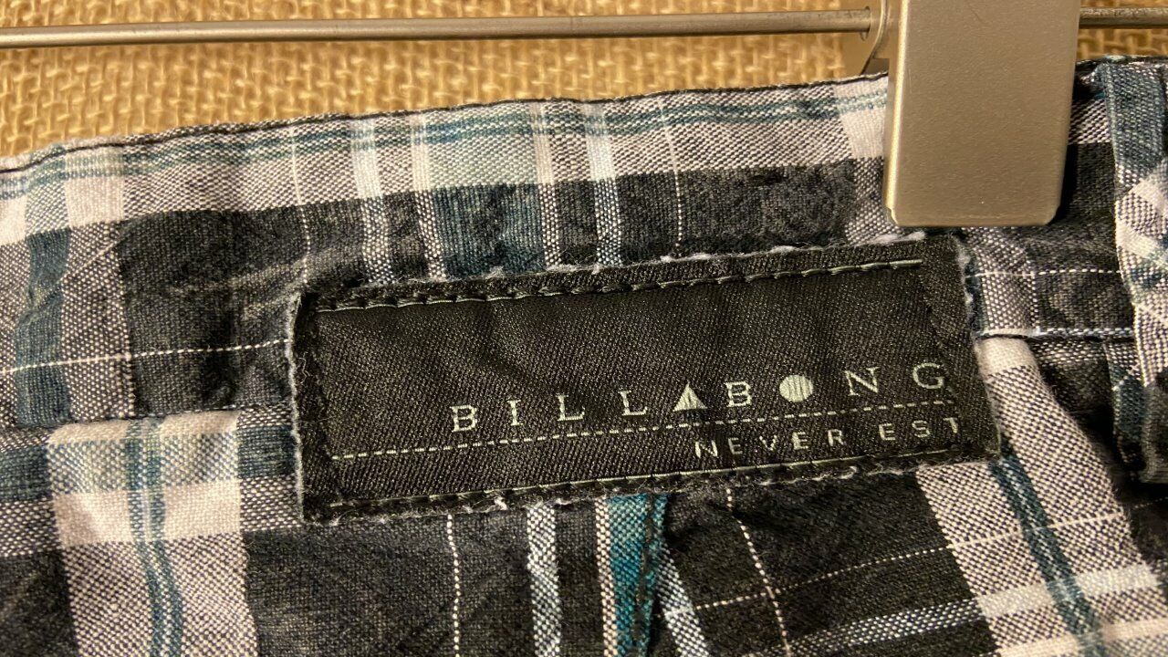 Billabong men’s multi-color plaid cargo shorts si… - image 2